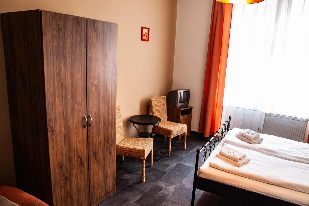 Hotel Sunflower Prague Exterior photo